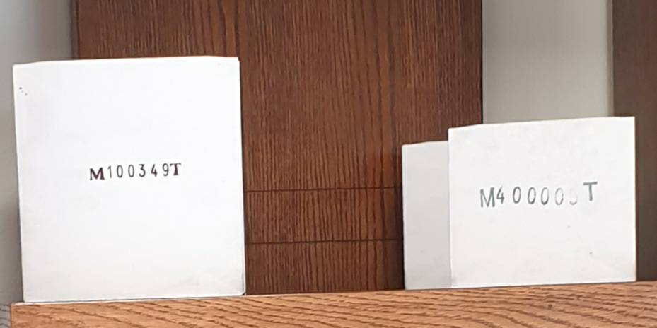 Alumina-mullite ceramic heat-shield bricks for gas turbine combustion chambers