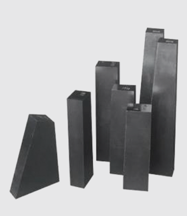 Magnesia-carbon bricks and refractory products for basic oxygen furnaces
