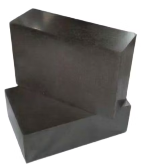 Dark magnesia-carbon refractory bricks for electric arc furnaces